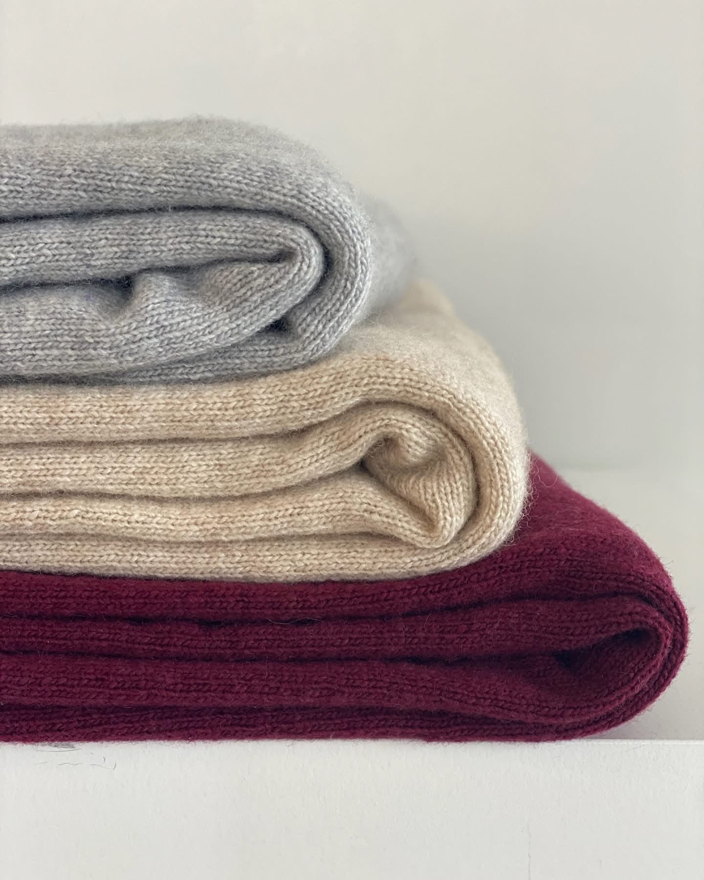 100% Cashmere 2 ply Knitted Julian Oversized Wrap -Unisex -30 Colours available